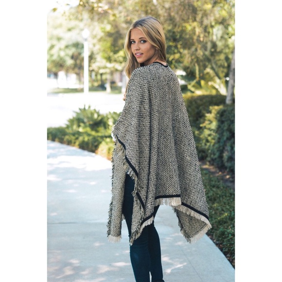 Mocha Tweed Poncho With Pockets - Picture 3 of 4