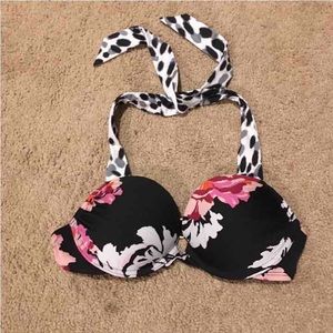 32A bombshell bikini