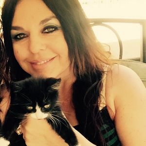 Meet your Posher, Iris