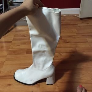 White Ellie Gogo Boots Size 10