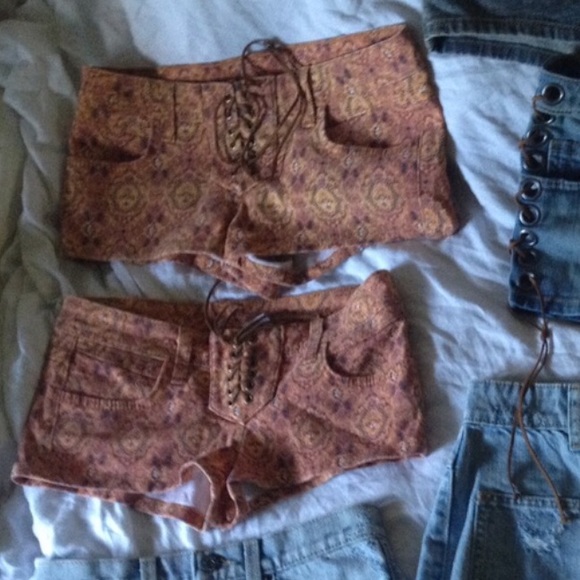 LF Carmar Paisley orange Jean shorts - Picture 3 of 3