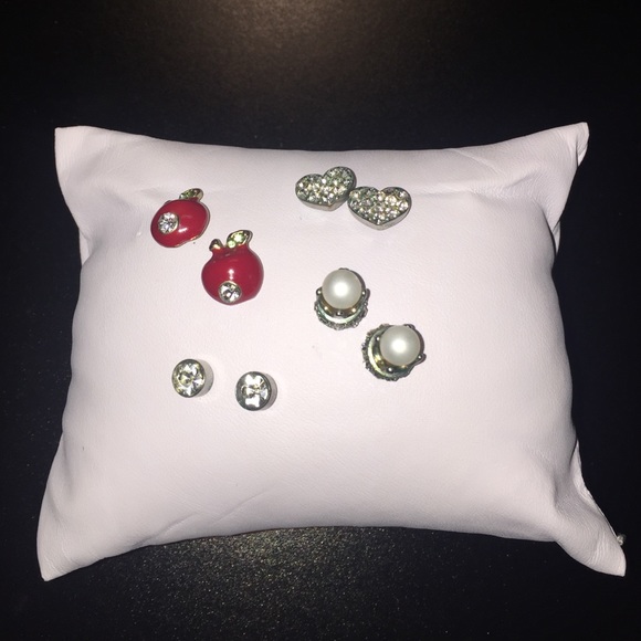 Great BUNDLE! Earrings!