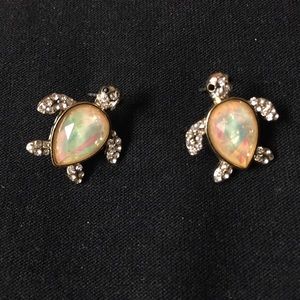 Turtle stud earrings-iridescent and gold