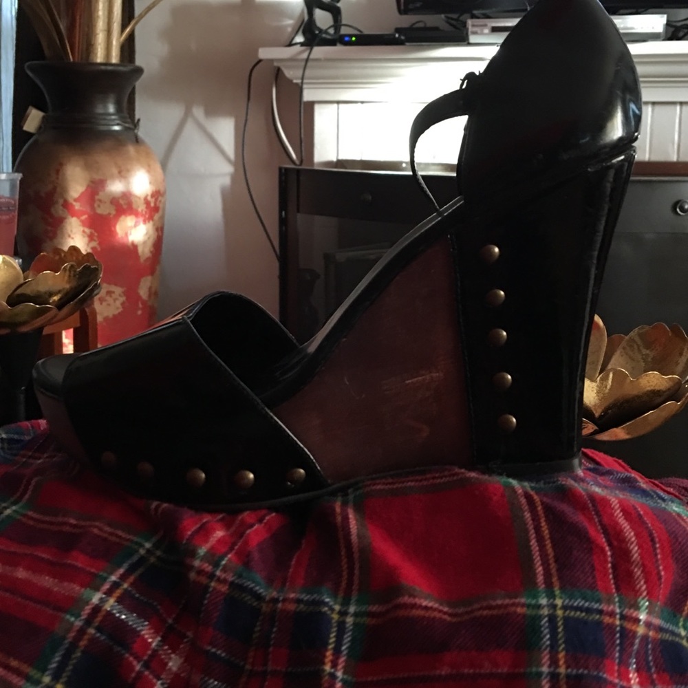 Guess by Marciano