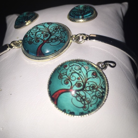 BUNDLE! New bracelet, pendant and earrings ✅✳️ - Picture 2 of 2