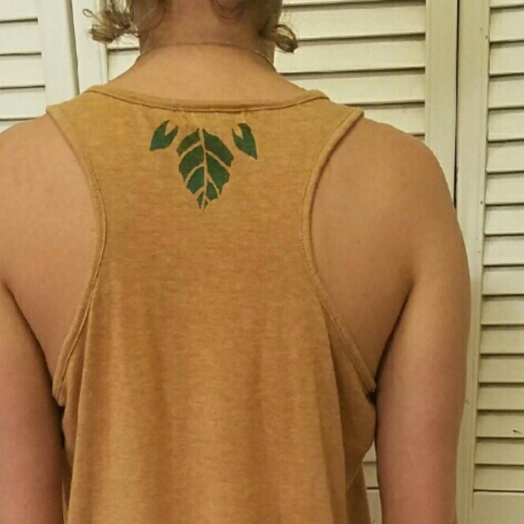 Hand stenciled tank - Picture 3 of 4