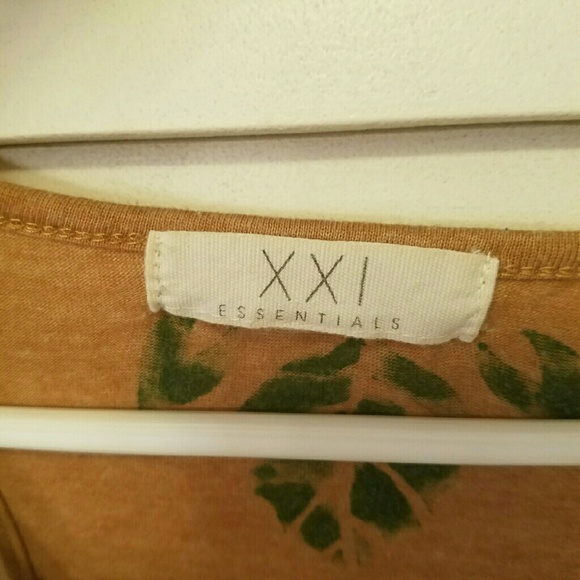 Hand stenciled tank - Picture 4 of 4