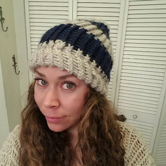 Hand loomed Beanie - Picture 2 of 3