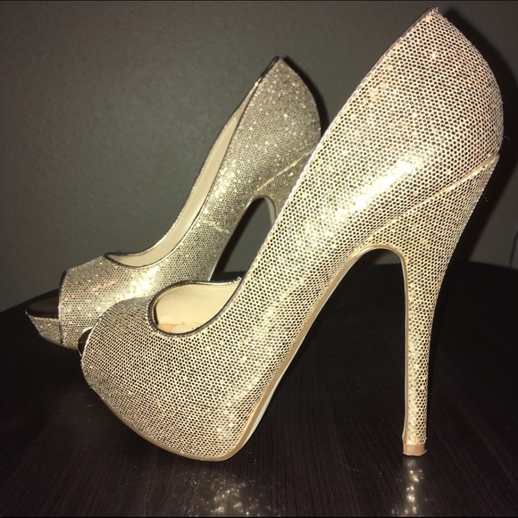 Shimmery gold peep-toe pumps. - Picture 3 of 5