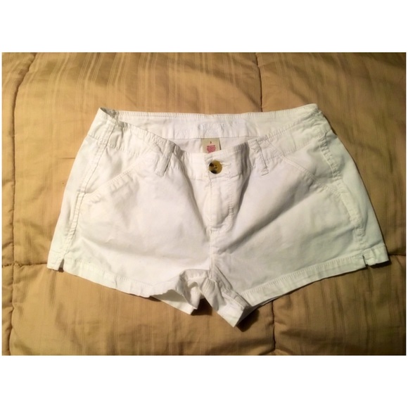 Cute white shorts size 3