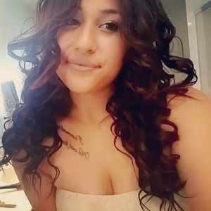 Meet your Posher, Dina