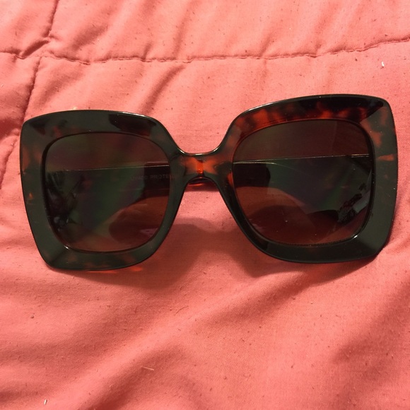Fashionable oversized sunglasses - Picture 3 of 4