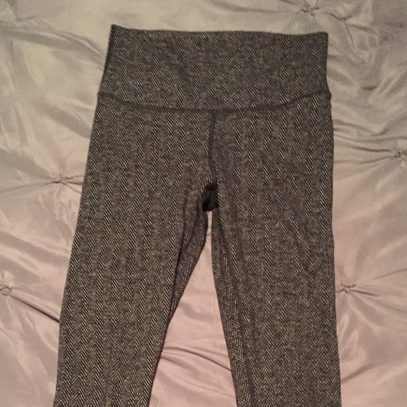 NWOT Lulu herringbone Sz 6