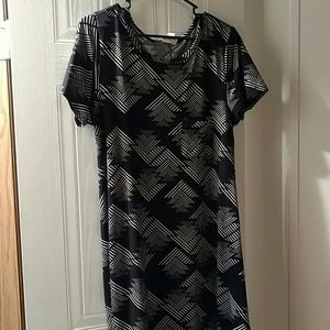 LulaRoe Carly Medium black and white