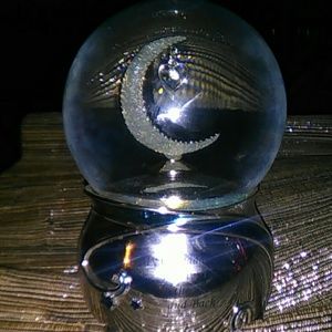 The bradford  musical glitter globe