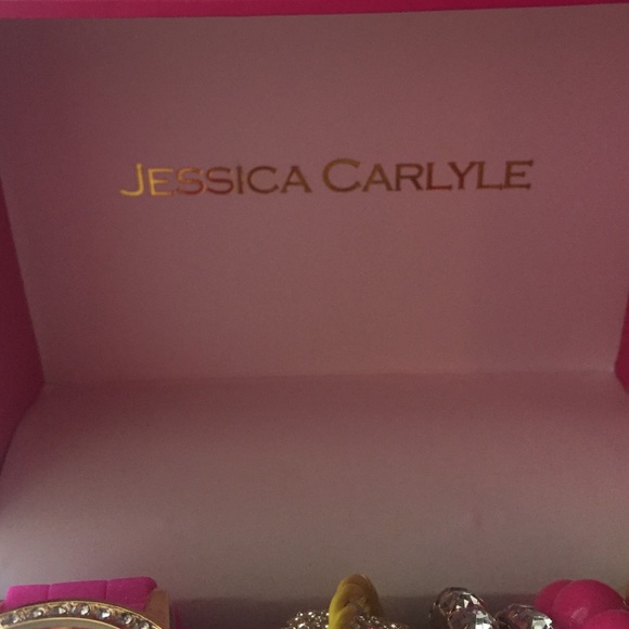 Cute watch with assortment of bracelets - Picture 2 of 4