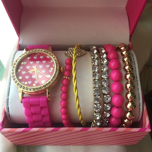 Cute watch with assortment of bracelets - Picture 1 of 4