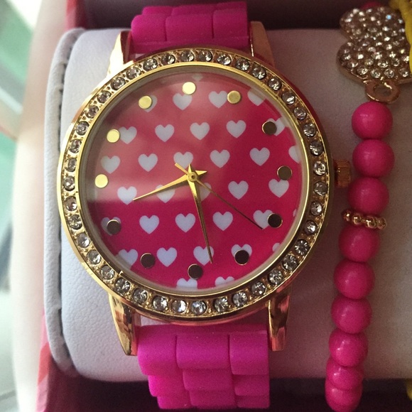 Cute watch with assortment of bracelets - Picture 3 of 4