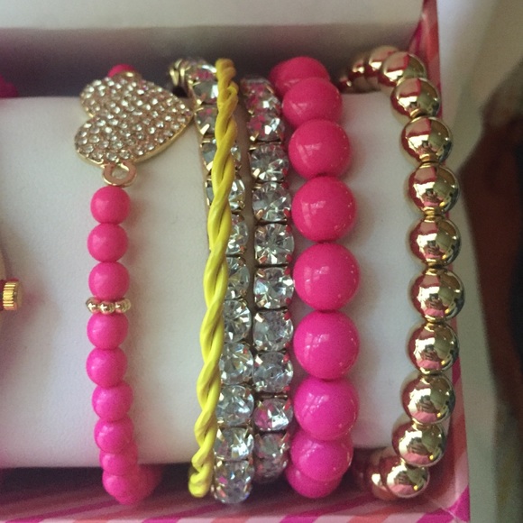 Cute watch with assortment of bracelets - Picture 4 of 4