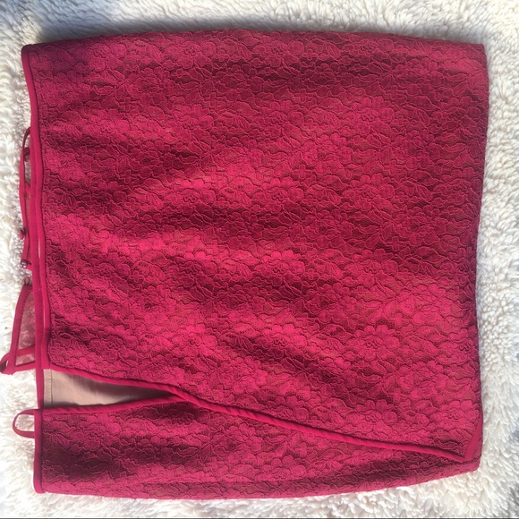 •BCBG Lace - Picture 7 of 7