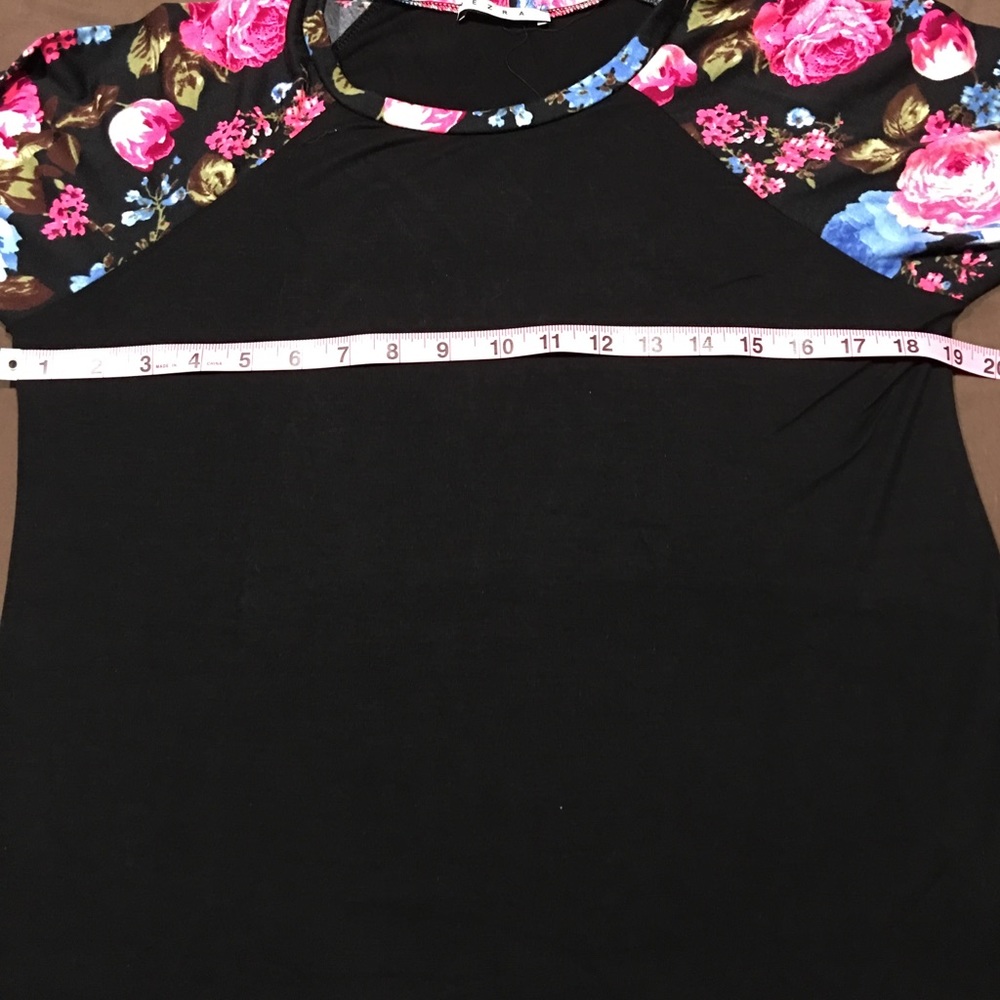 LAST ONE! Raglan with Floral Print Sleeves - Picture 3 of 5