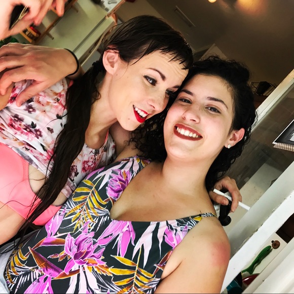 Meet your Posher, Rebecca - Picture 5 of 6