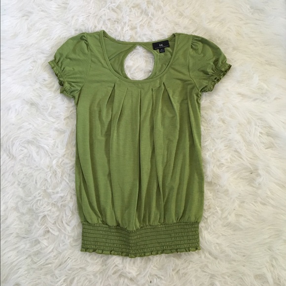 ❤️SOLD❤️ silky green blouse with ruching - Picture 2 of 4