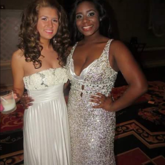 Gorgeous!!! SHERRI HILL GOWN - Picture 3 of 4