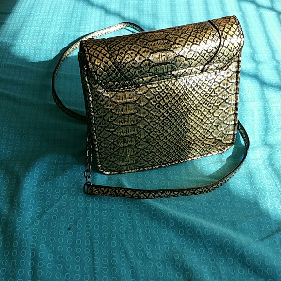 Gold snakeskin texture cross body bag - Picture 2 of 2