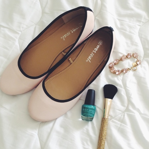 GORGEOUS BLUSH FLATS!
