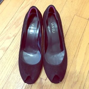 Black one-itch heels-velvet material