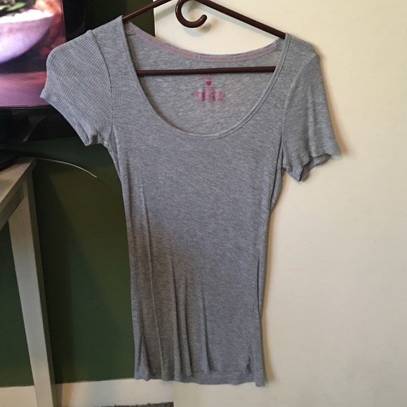 Basic grey tee