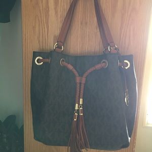 Mk purse like new