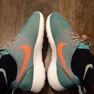 Nike Roshe size 10 mens
