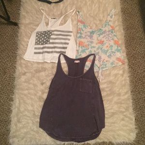 Bundle of 3 tank tops!