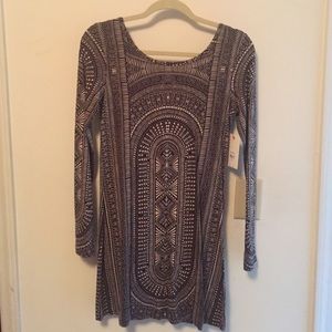 Billabong patterned long sleeve dress!