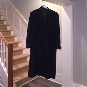 Men's Medium 100% cashmere black dress coat. UEC