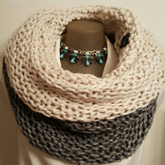 Limited scarf BRAND NEW - Picture 2 of 2