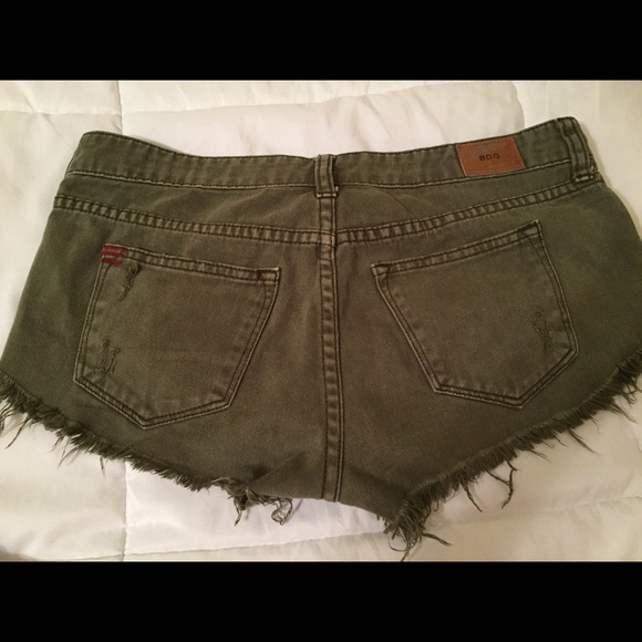 URBAN OUTFITTERS BDG Distressed shorts ✌