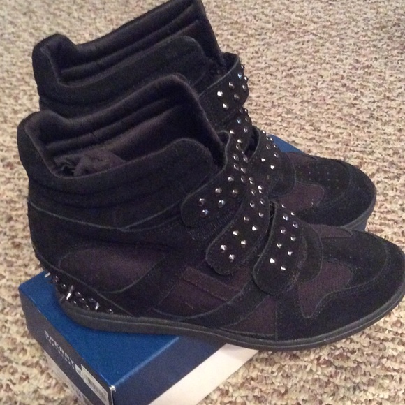 Black spiked wedges