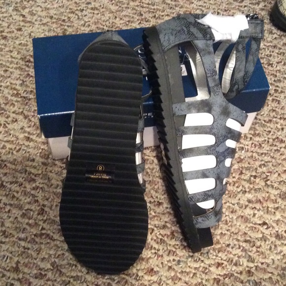 Snake print nwot sandals - Picture 2 of 3