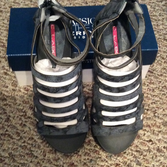 Snake print nwot sandals - Picture 3 of 3