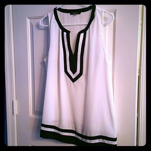 Black & white sleeveless blouse