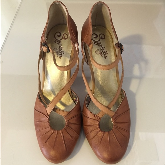 Seychelles 'Dolley' heels in size 9