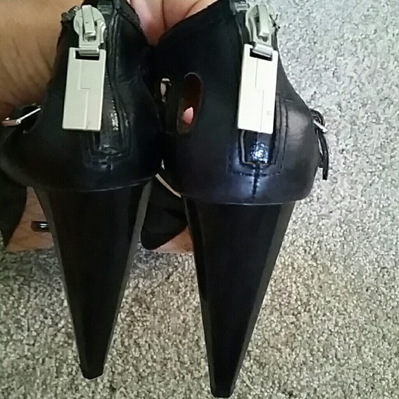 NWOT Black Lamb Heels - Picture 4 of 4