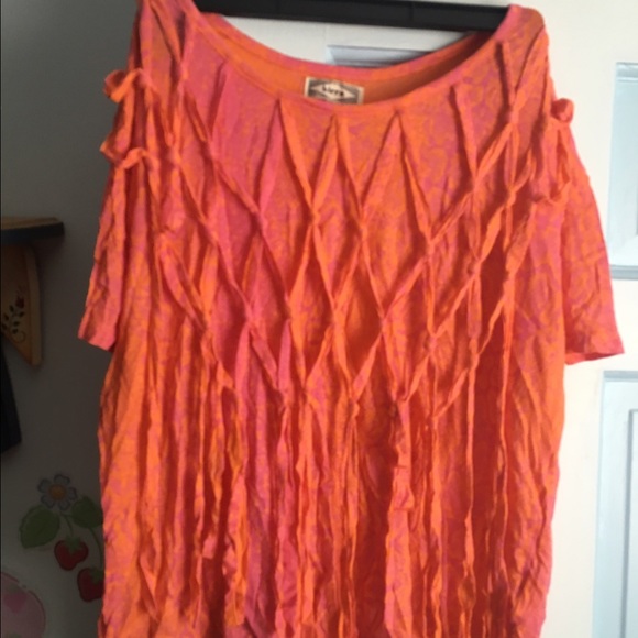 Bright string cross shirt