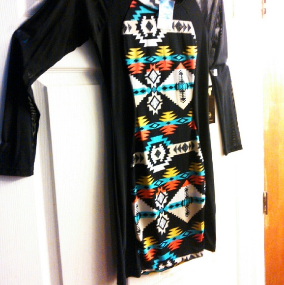 🚫❎SOLD❎🚫      BobyCon Dress w/ sheer sleeves - Picture 2 of 5