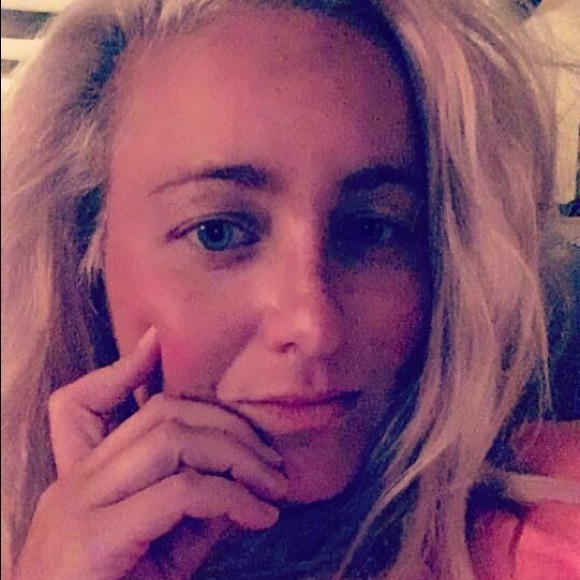 ๐๐ทMeet your Posher๐ท๐ - Picture 3 of 4