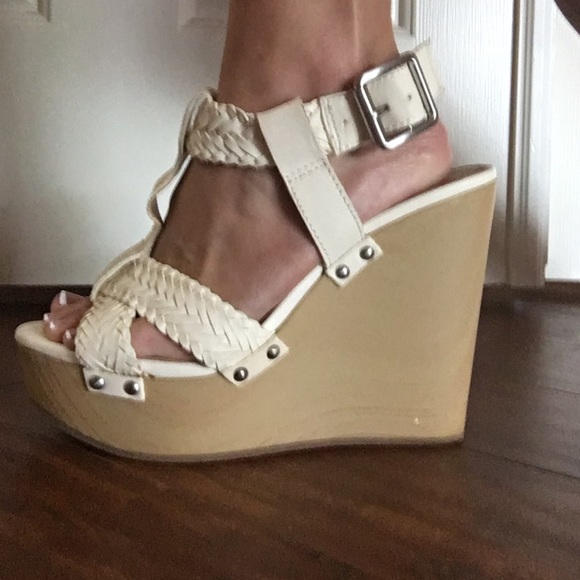 Gianni Bini off white wedges. Size 9 fits 8.