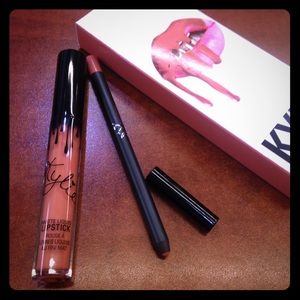 KYLIE dirty peach matte lip kit